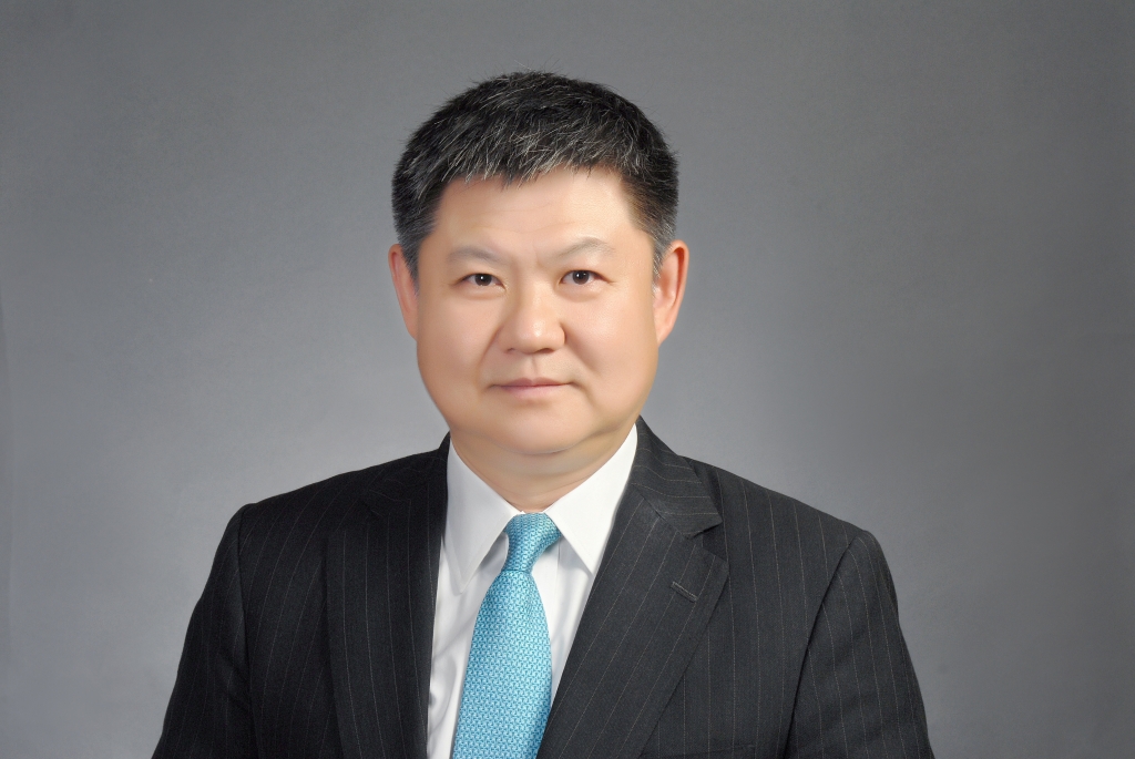 关于马凯 – E.J. McKay